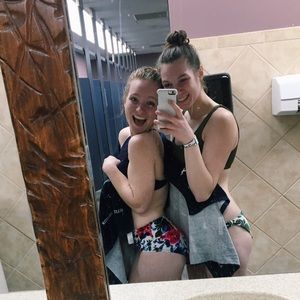 Meet your Posher, Holly